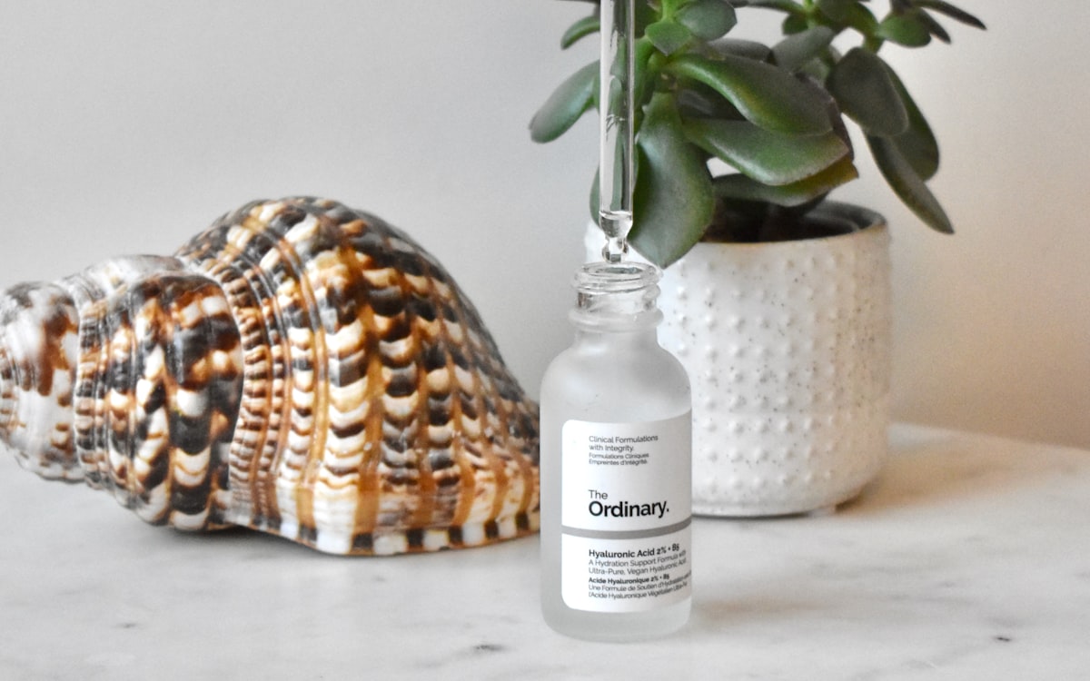 Hyaluronic Acid Serum: The Best Hydration for Dry Skin
